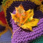 feuille d'automne sur courtepointe