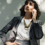 femme d'affaires au téléphone