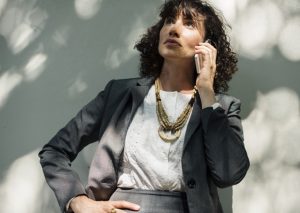 femme d'affaires au téléphone